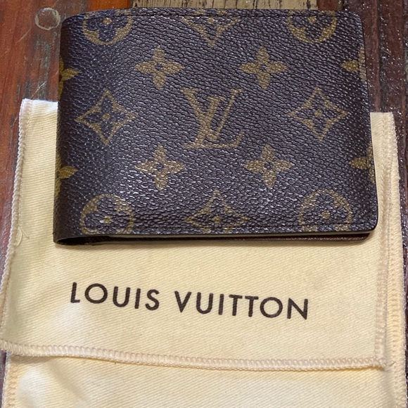 Louis Vuitton Other - Monogram LV Mens wallet